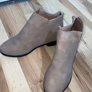 Beige botties